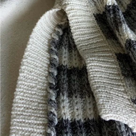 American Eagle Outfitters Soft Sweater Tank Top Casual Summer Trendy Blouse NWOT - Picture 3 of 8